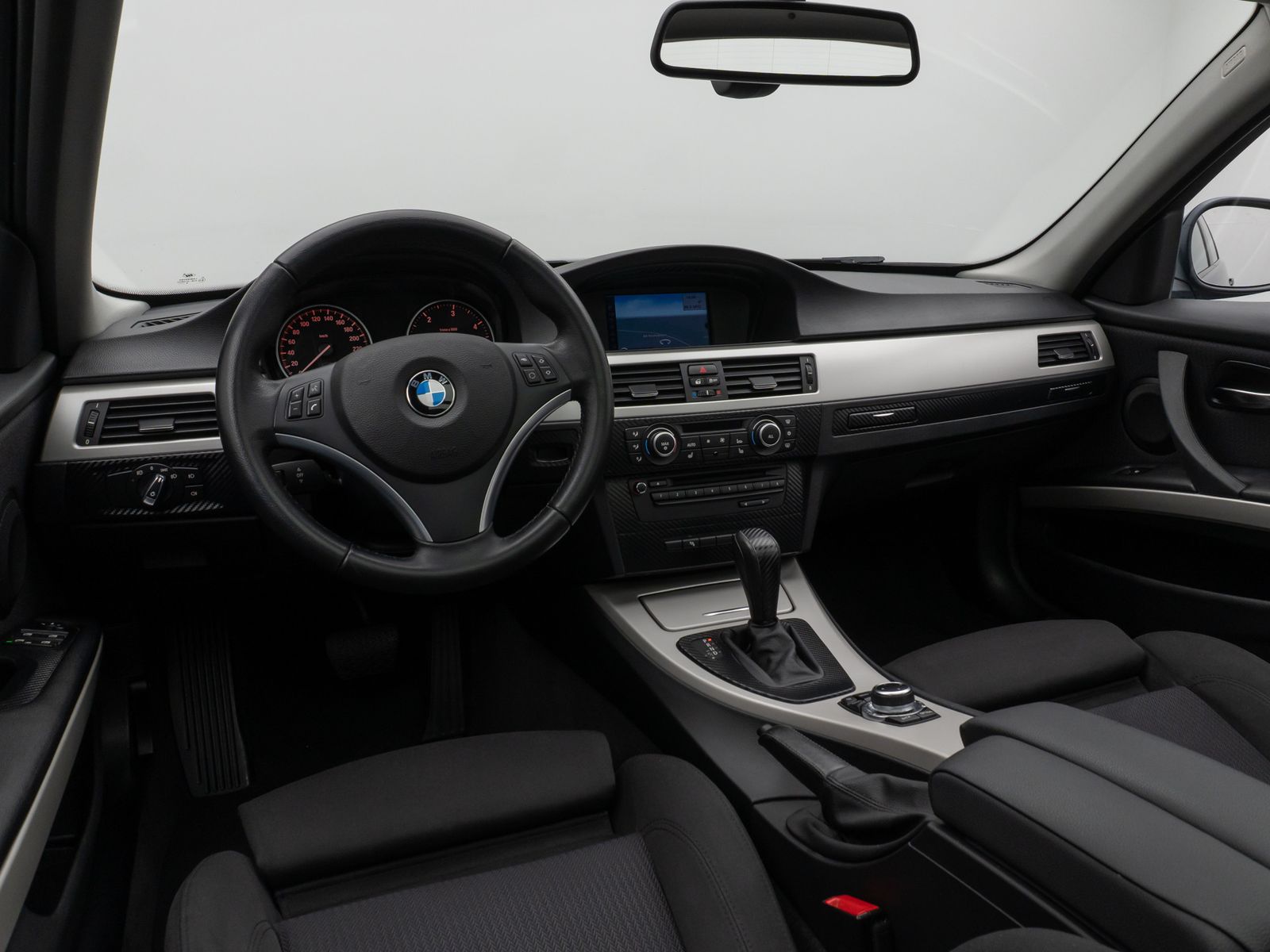 Fahrzeugabbildung BMW 320d PDC Navi Xenon Fernlichtassist Komfort AHK