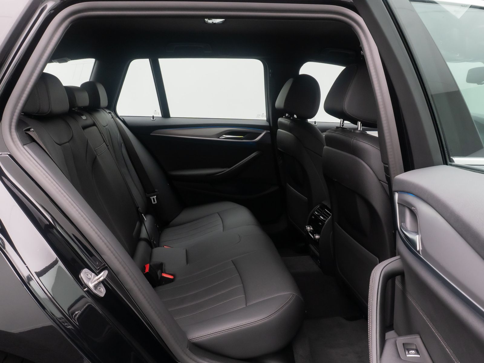 Fahrzeugabbildung BMW 530e xD M Sport Kamera DAB HiFi ACC AHK 4xKlima