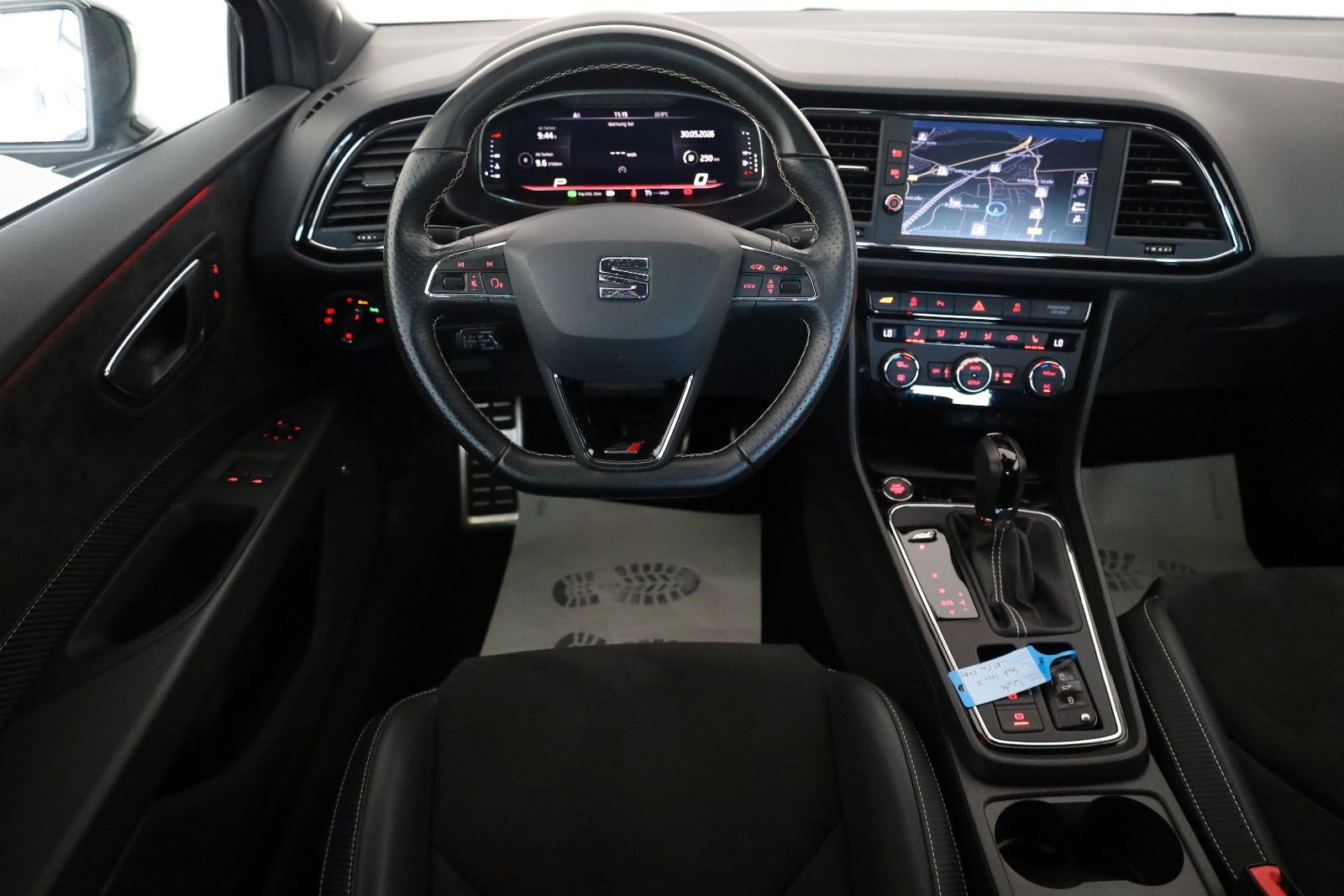 Fahrzeugabbildung SEAT Leon SC Cupra 300,T.Leder,Navi,LED,SH,Kamera,ACC