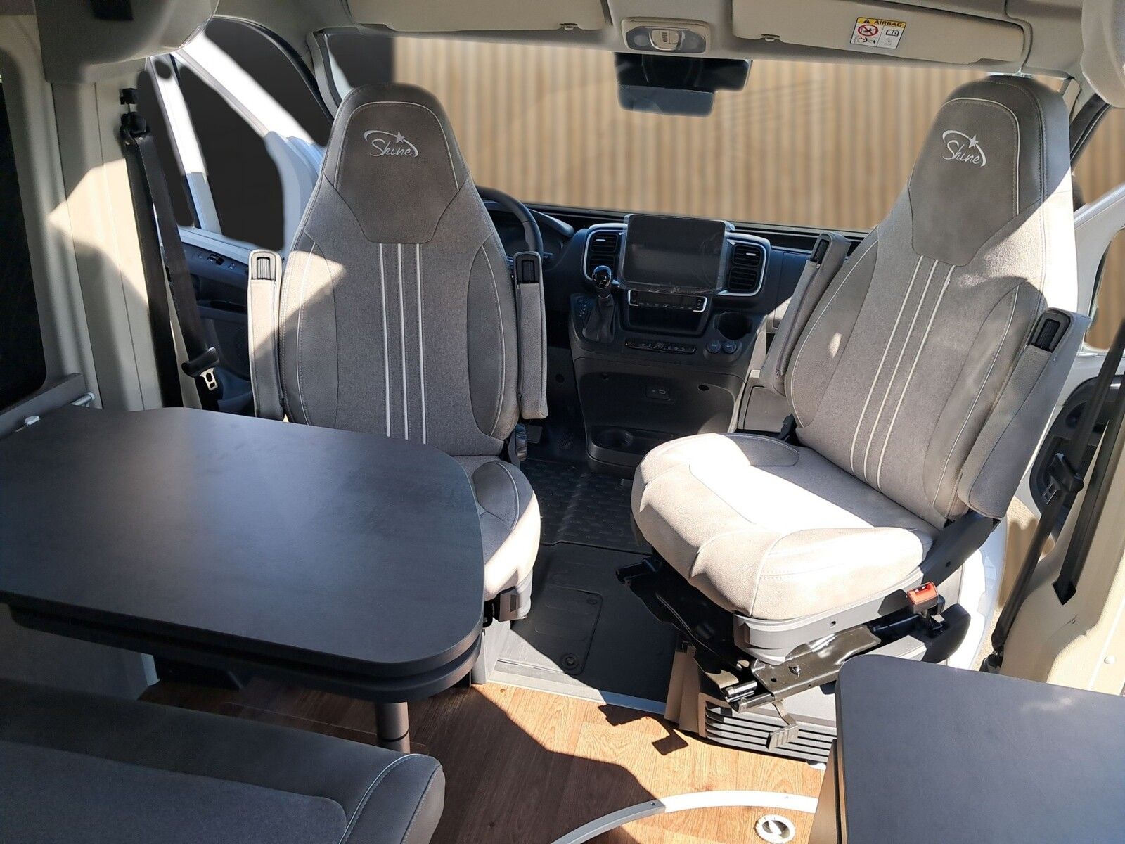 Fahrzeugabbildung Pössl Summit Shine 600 Citroen 140 PS Lithium,Solar