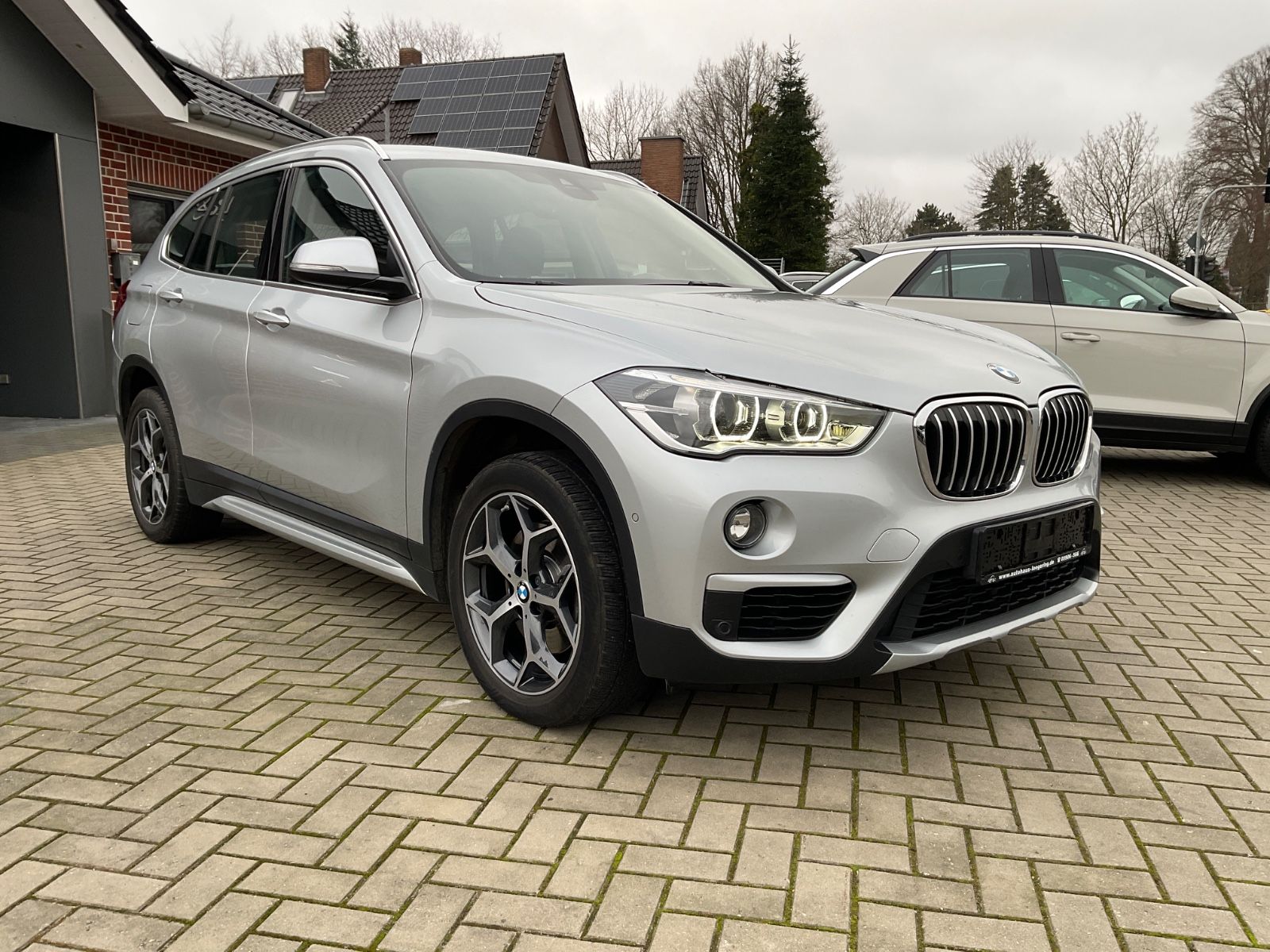 Fahrzeugabbildung BMW X1 sDrive20i xLine,Auto,Navi,AHK,Xenon
