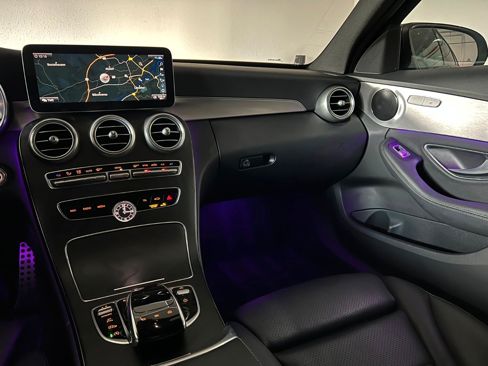 Fahrzeugabbildung Mercedes-Benz C 300 d Lim. AMG-LINE/COMAND/KAM/VIRCO/AMBI+