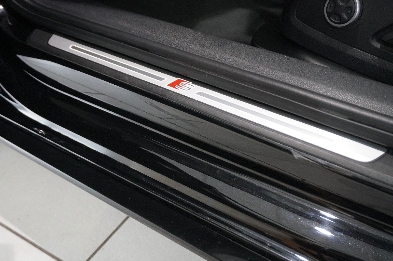 Fahrzeugabbildung Audi A4 Avant 35 TDI S-LINE SPORT NAVI/LED/KAMERA/DAB