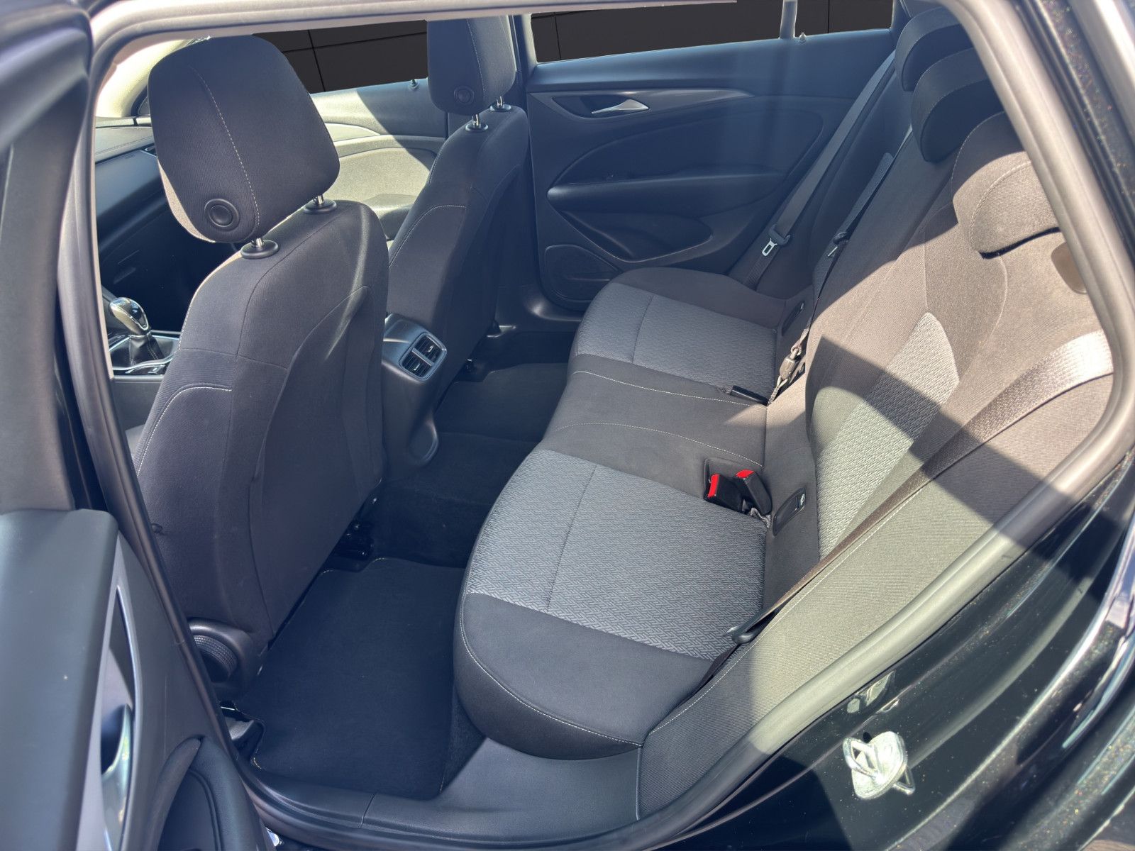 Fahrzeugabbildung Opel Insignia B Sports Tourer Edition/Apple CarPlay