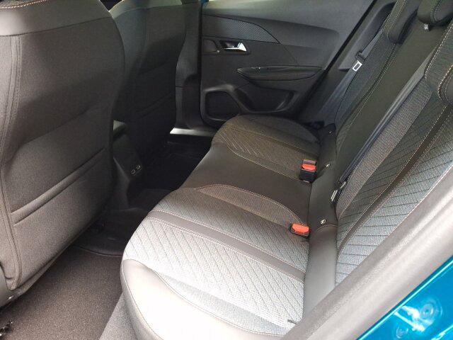 Peugeot e-2008 Allure 156 +11-kW-OBC+360°Kamera+ACC+SHZ+