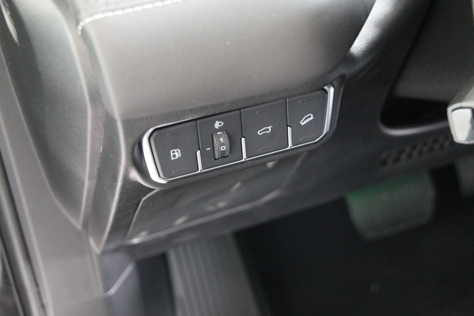 Fahrzeugabbildung GWM WEY03 LUXURY 4WD PHEV Pano, Sitzk., Winter