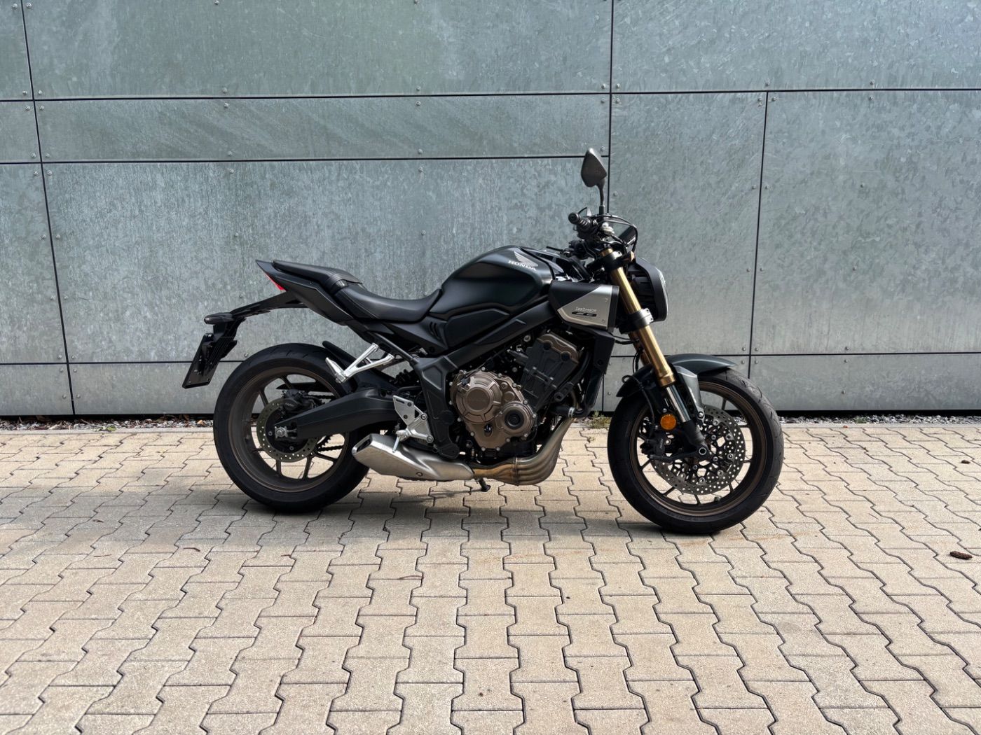 Fahrzeugabbildung Honda CB 650 R mit Tieferlegung um 35 mm
