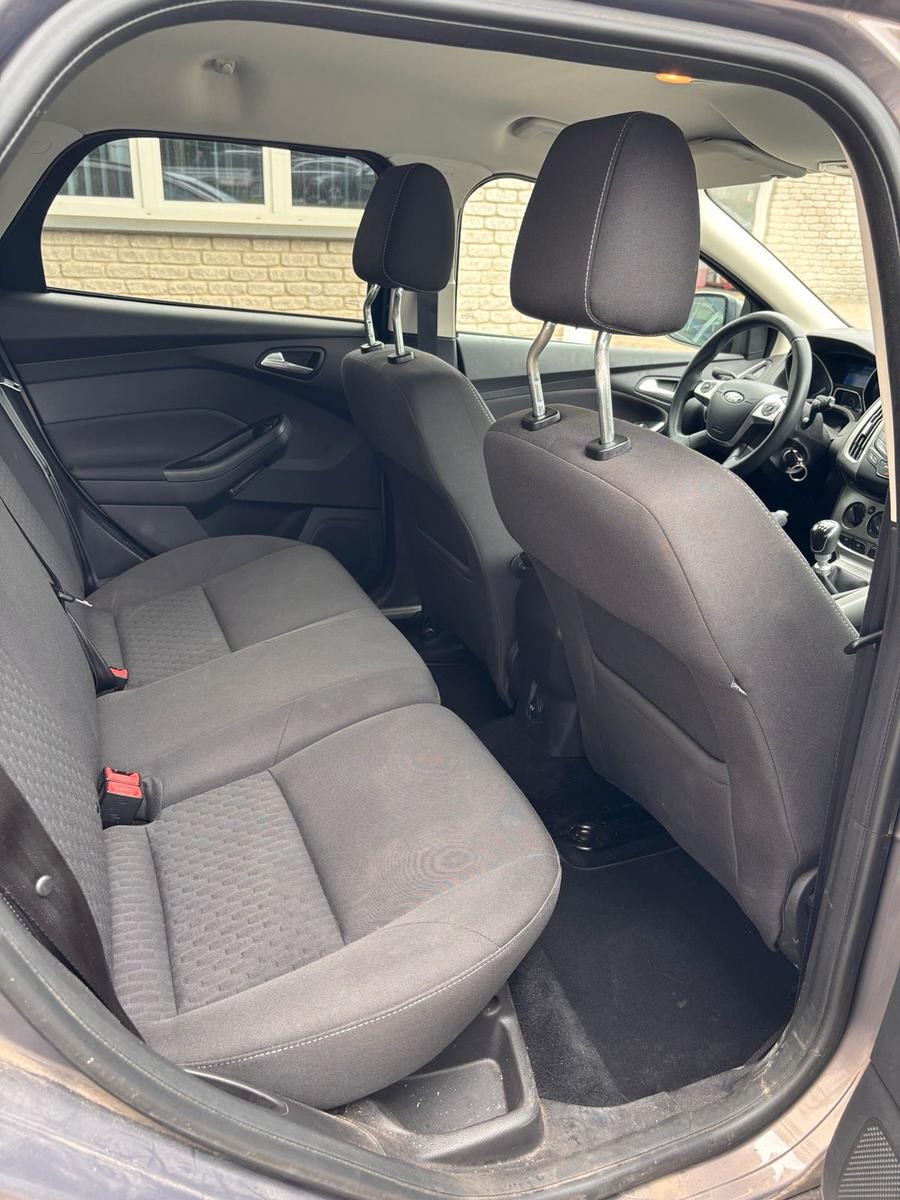 Ford Focus 2014 — photo 15
