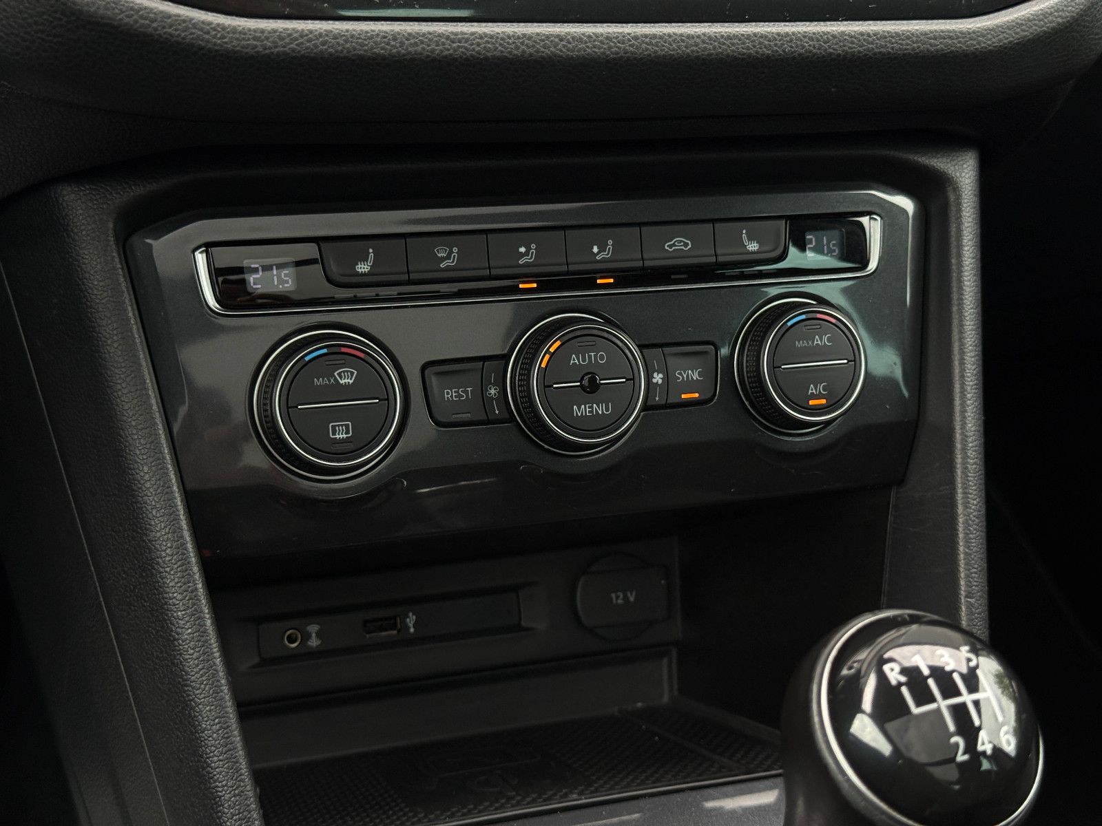Fahrzeugabbildung Volkswagen Tiguan Highline 4Motion ACC AHK Nav SHZ Pano LED