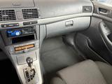 Toyota Avensis Executive 2,0-l-VVT-i Automatik Exec... - Toyota Avensis von privat