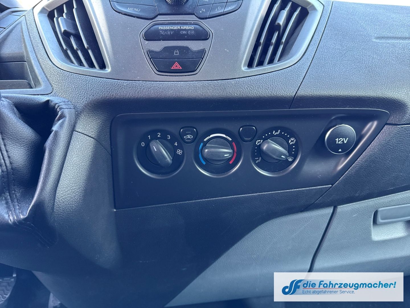 Fahrzeugabbildung Ford Transit Custom Kombi 300 L1 2.2 TDCi *1855