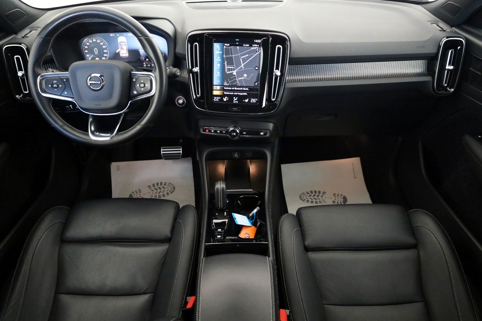 Fahrzeugabbildung Volvo XC40 T5 Recharge R Design Leder,Navi,PanDach,360