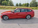 BMW 330e Touring Sport Line HUD - rote BMW 330