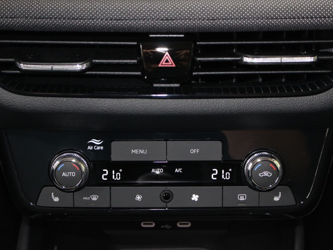 Fahrzeugabbildung SKODA Fabia 1.0 TSI Selection RFK/APP/SHZ/LANE