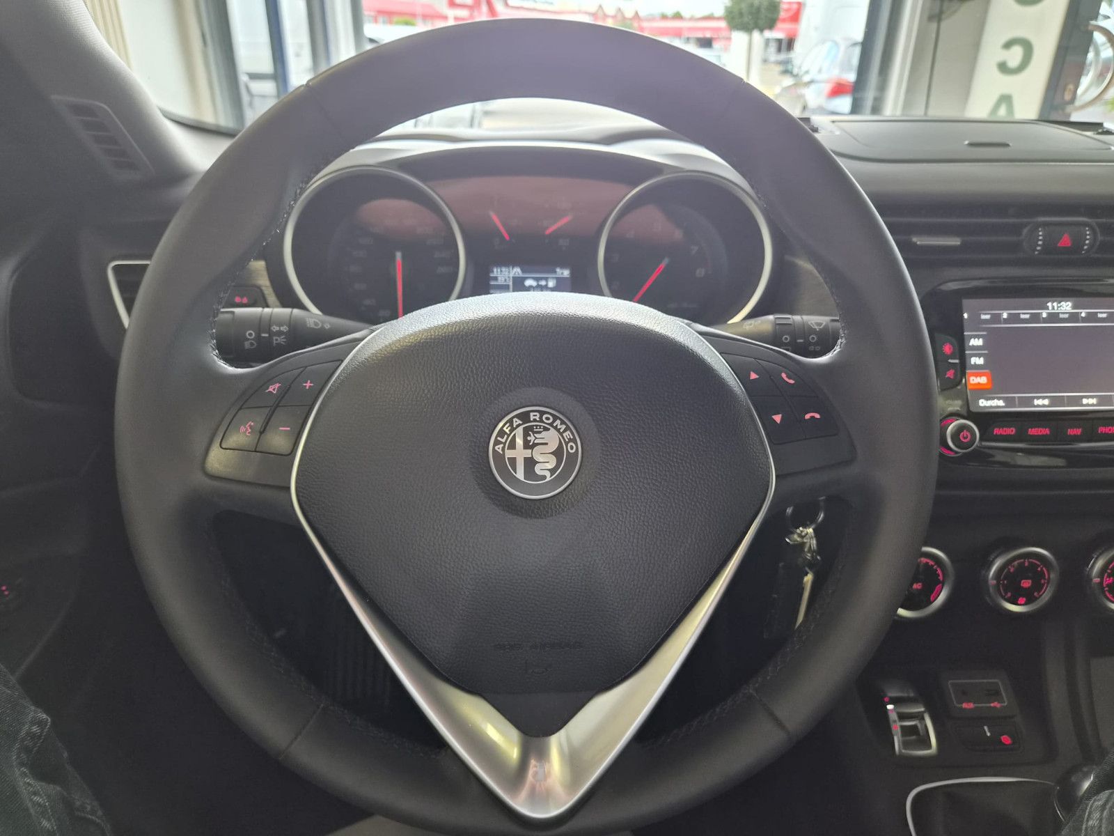 Fahrzeugabbildung Alfa Romeo Giulietta / NAVI / GEPFLEGT / GARANTIE
