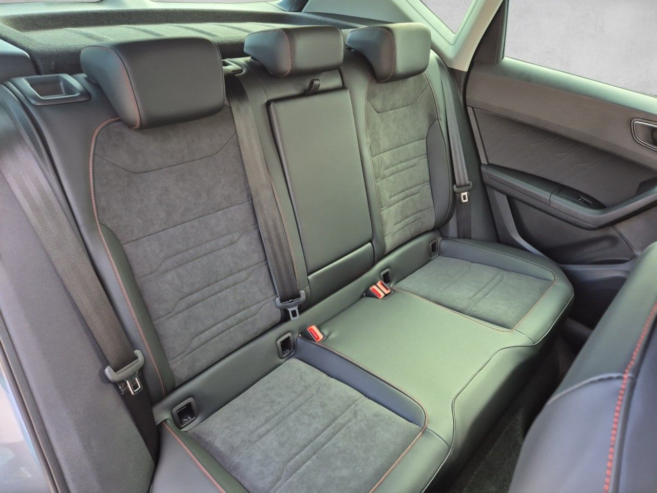 Fahrzeugabbildung SEAT Ateca FR AHK Black Pack 19 Zoll Alu Navi
