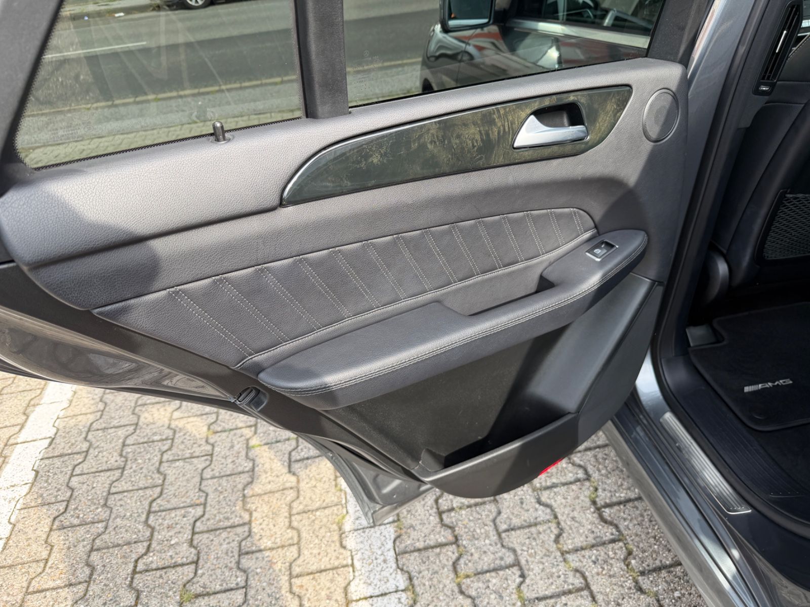 Fahrzeugabbildung Mercedes-Benz GLE 350 d 4Matic AMG LINE NEUER MOTOR VOLLAUSST.