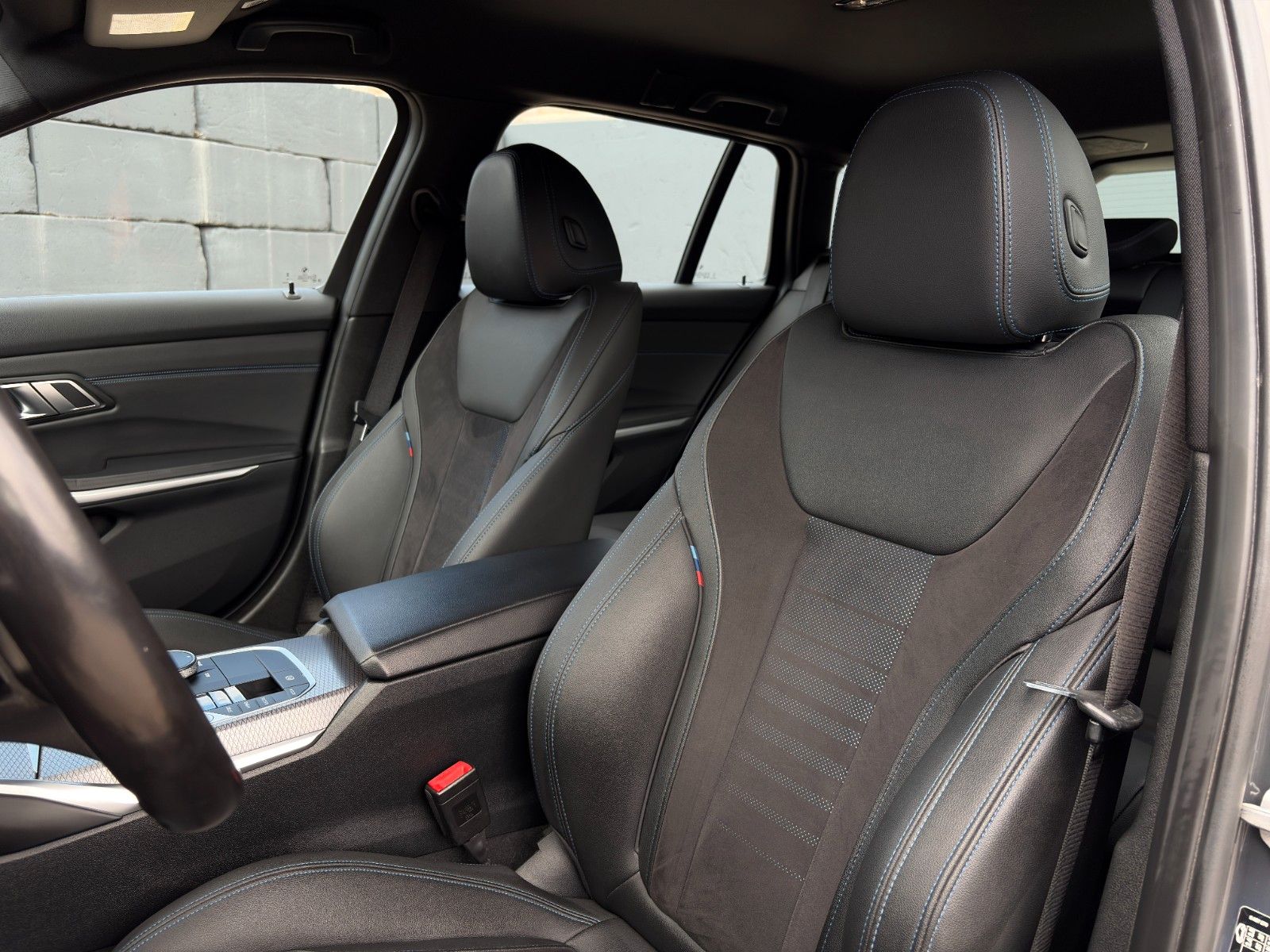 Fahrzeugabbildung BMW 330e Touring M Sport Alcan. Anthra. LC+ AHK H&K