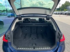 Fahrzeugabbildung BMW 320d SportLine Autom. LED AHK Navi HUD Pano 17"