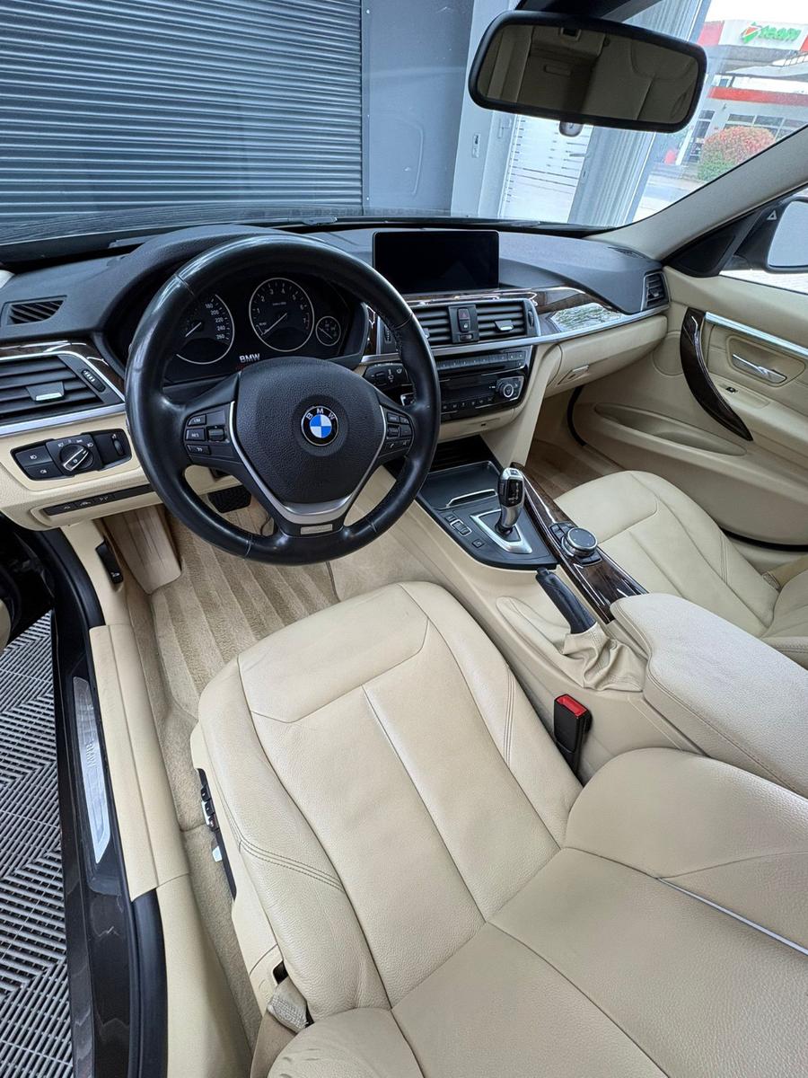 BMW 330 i xDrive Touring Luxury Line – 252 ch – HUD – Cuir – LED adaptatifs – Caméra – Navi Pro
