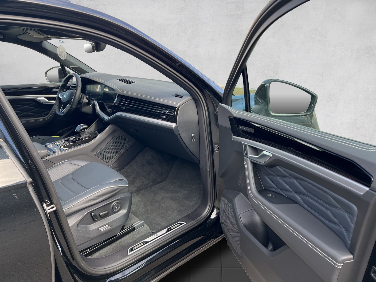 Touareg R-Line 3.0 V6 TDI 4M Leder*AHK*Luft*Blac