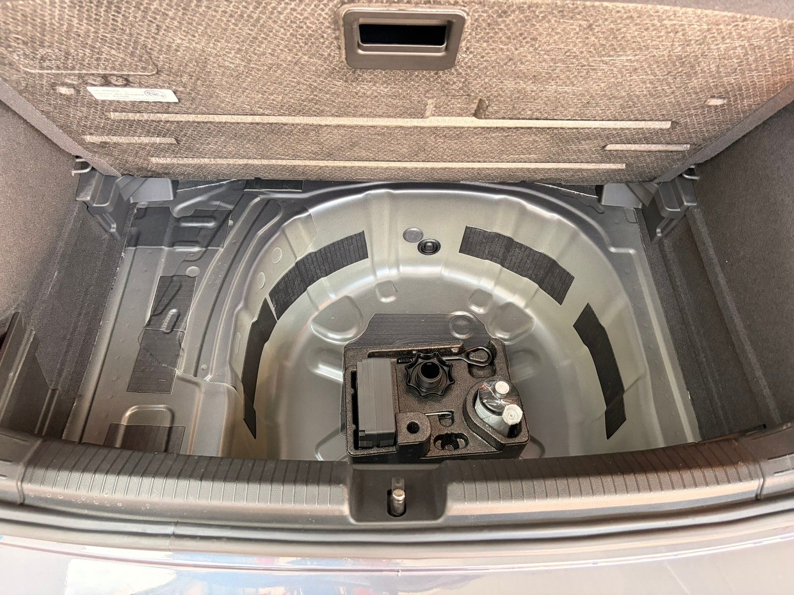 Fahrzeugabbildung Volkswagen Polo Style 1,0 TSI DSG + IQ.Drive + Navi + Klima
