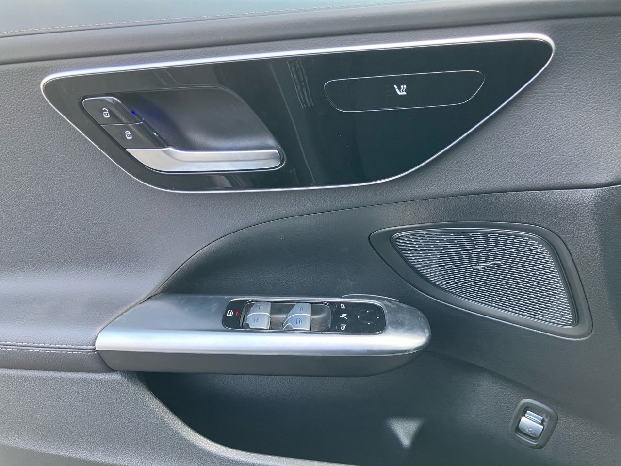 Fahrzeugabbildung Mercedes-Benz C 300 d T AMG+NIGHT+AHK+AMBIENTE+KAMERA+DAB