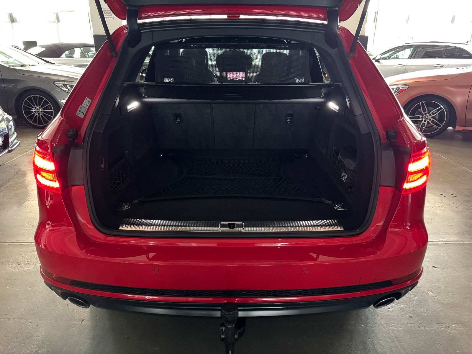 Fahrzeugabbildung Audi A4 2.0 TFSI G-TRON 3X S-LINE BLACK EDITION VOLL