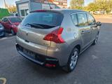Peugeot 3008 Premium - Peugeot 3008 Premium mit Benzin-Antrieb
