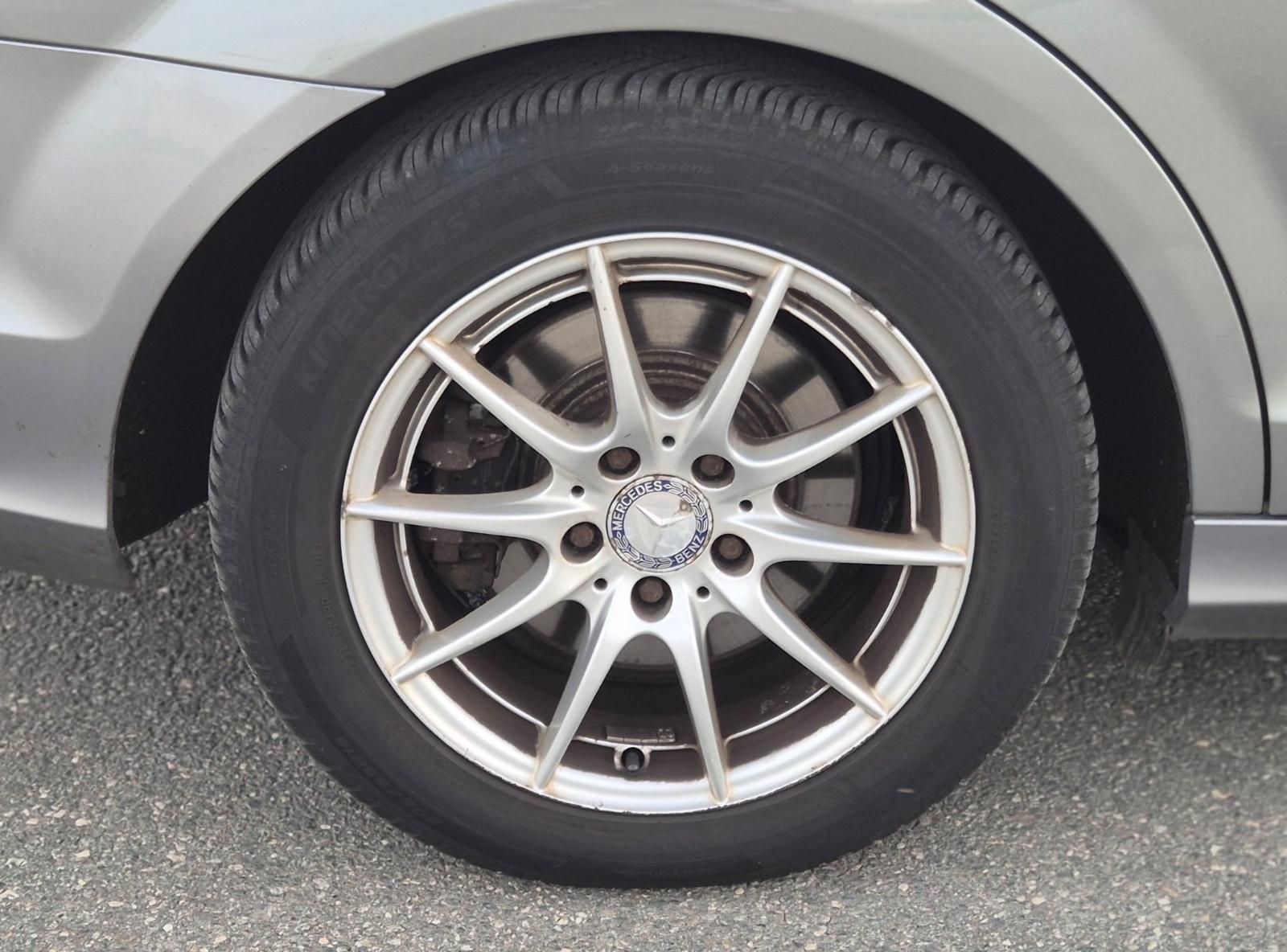 Mercedes-Benz C250 2012 — photo 9
