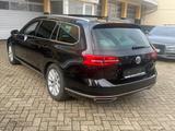 Volkswagen Passat Highline *MASSAGE*LEDER*XENON*PANO*** - Kombis bis 25.000 Euro