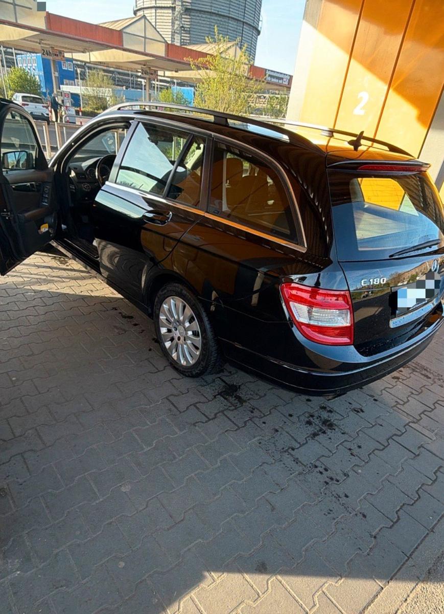 Mercedes-Benz C180 2009 — photo 9