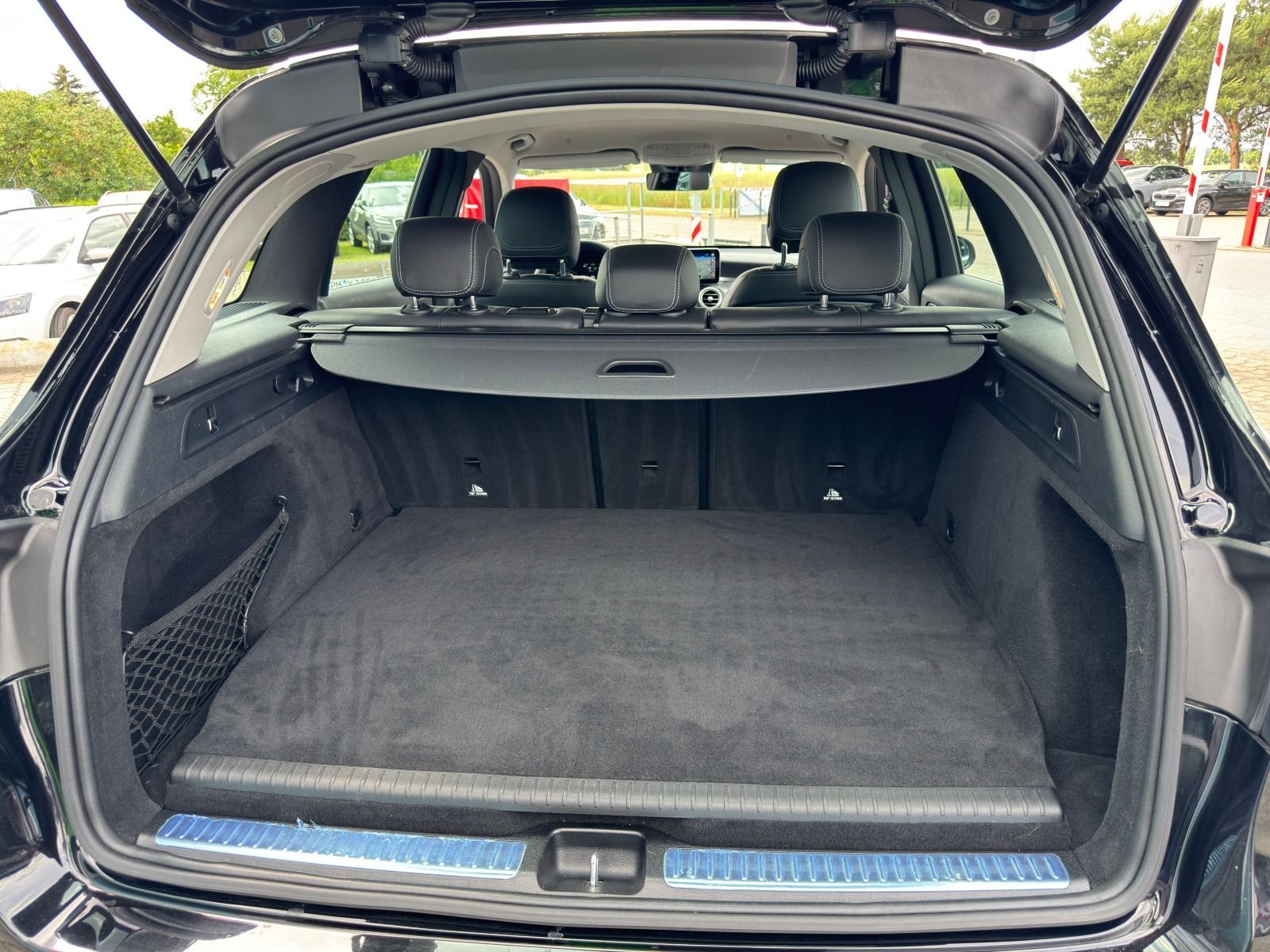 Fahrzeugabbildung Mercedes-Benz GLC 300 e 4Matic*RFK*eHeck*