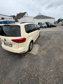 Volkswagen Touran - 4