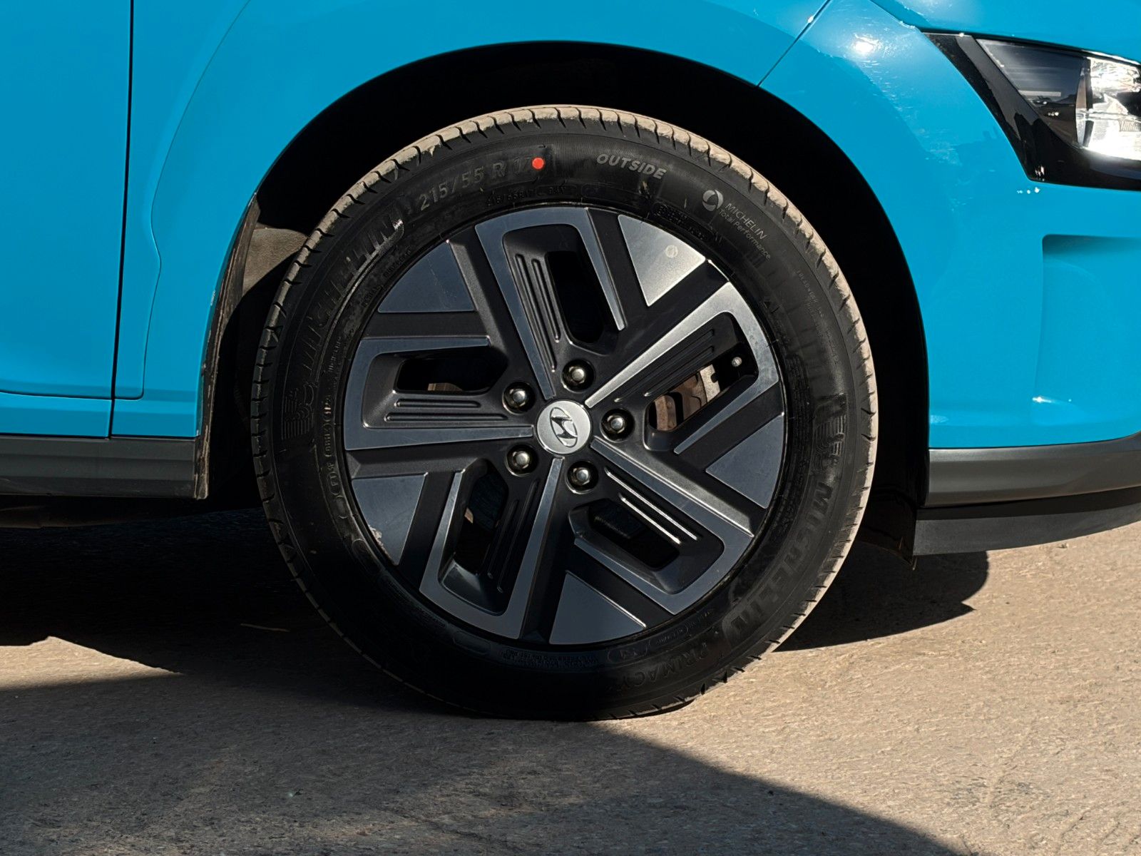 Fahrzeugabbildung Hyundai KONA E Select ACC LHZ SHZ LKAS PDC KAM