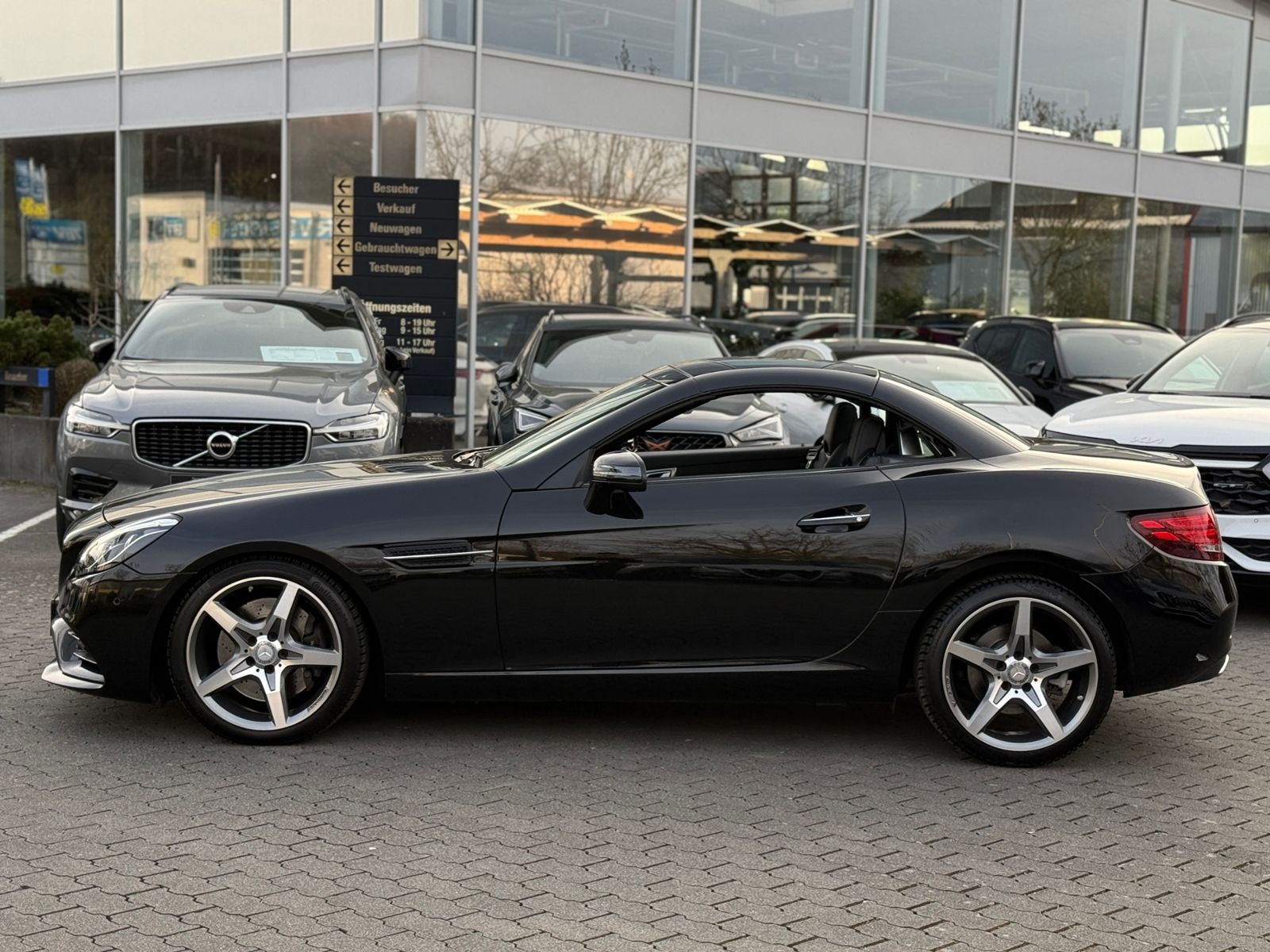 Fahrzeugabbildung Mercedes-Benz SLC 300 9G AMG Line MEMORY LED ACC