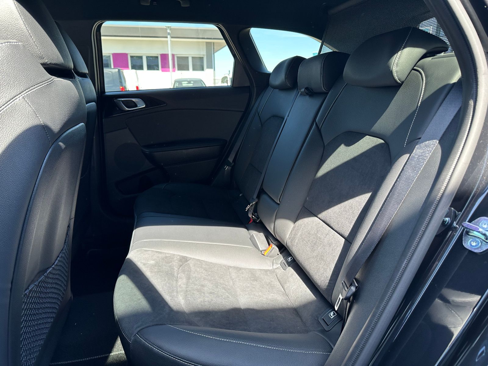 Fahrzeugabbildung Kia CEED_SW 1.5T 140 DCT7 GTL TEC LEDER