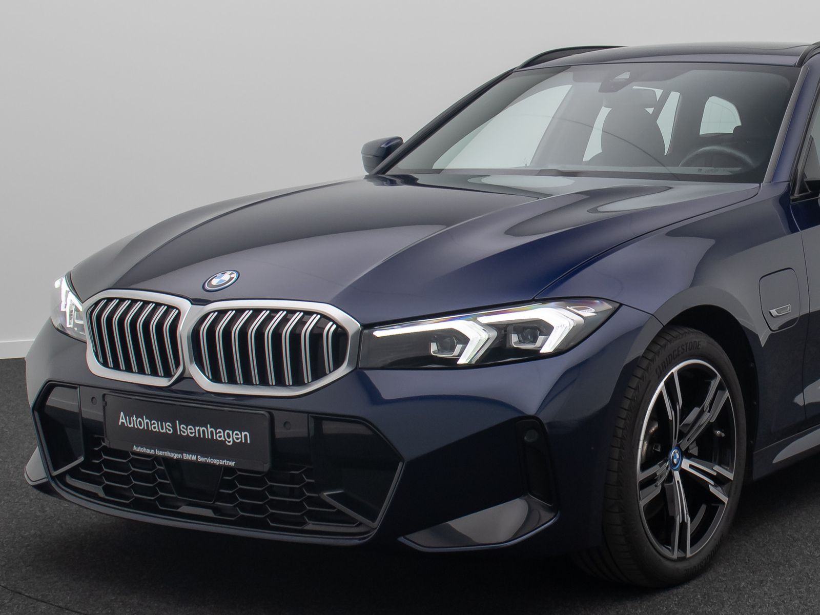 Fahrzeugabbildung BMW 320e M Sport AHK Panorama Stop&Go DAB H/K 18Zoll