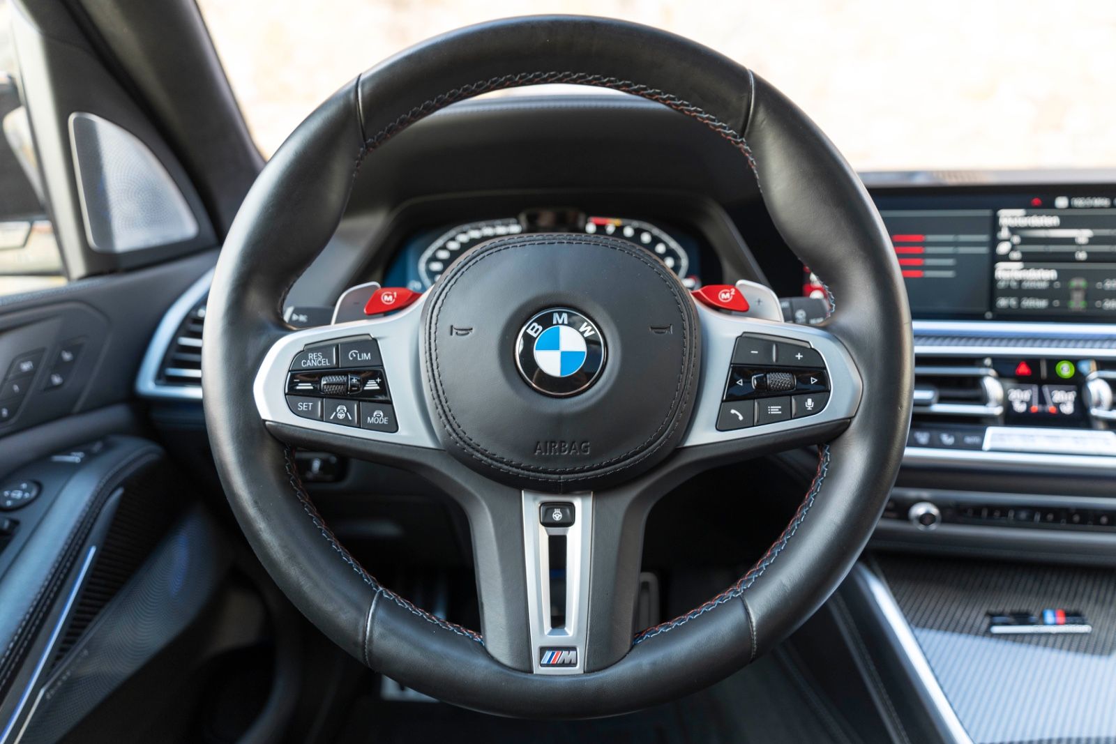 Fahrzeugabbildung BMW X5 M Competition B&W HUD 360 MASSAGE CARPLAY ACC
