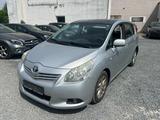 Toyota Verso Life - Toyota Verso aus 2011 mit Diesel-Antrieb: Kleinbus