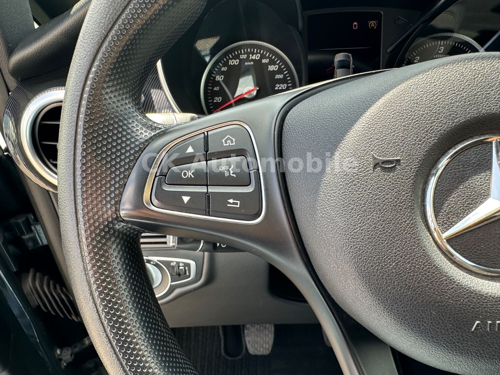 Fahrzeugabbildung Mercedes-Benz V 200d Rise Kompakt/5 Sitze/Klima/ Tempomat