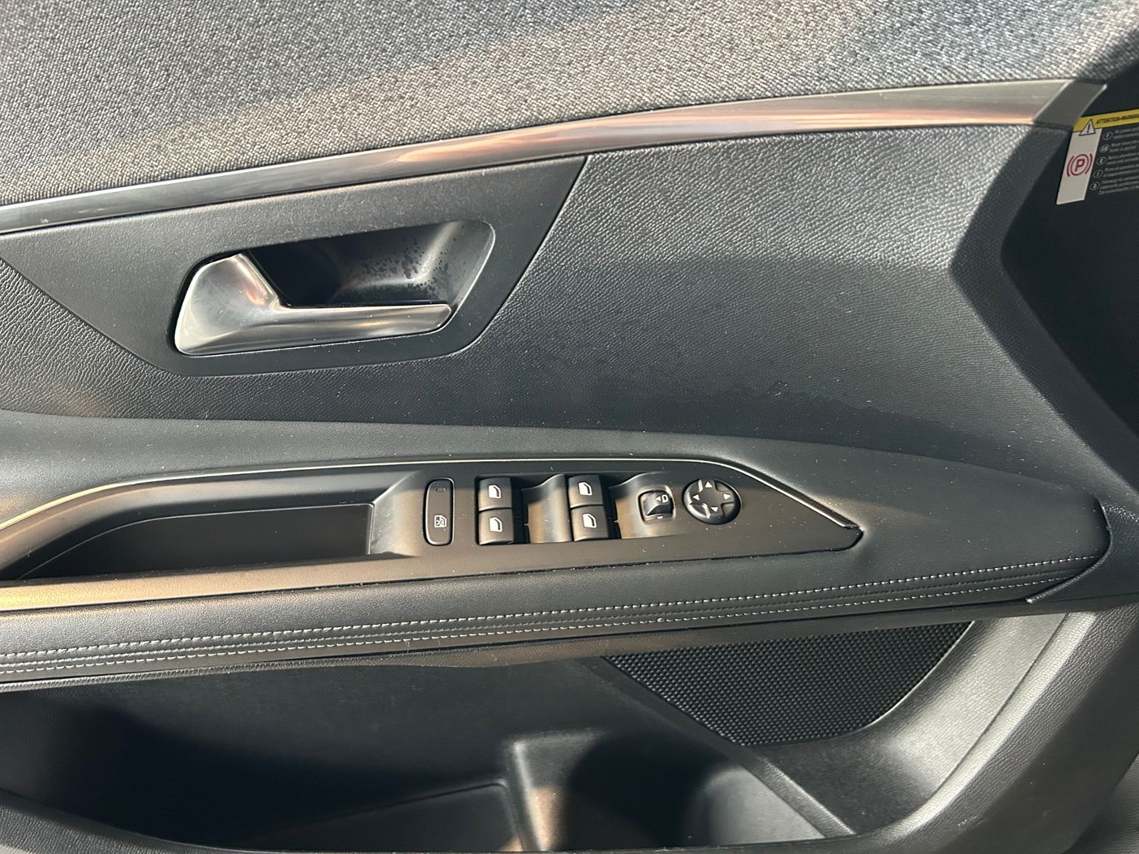Fahrzeugabbildung Peugeot 3008 Allure KLIMA LED NAV SHZ ALU