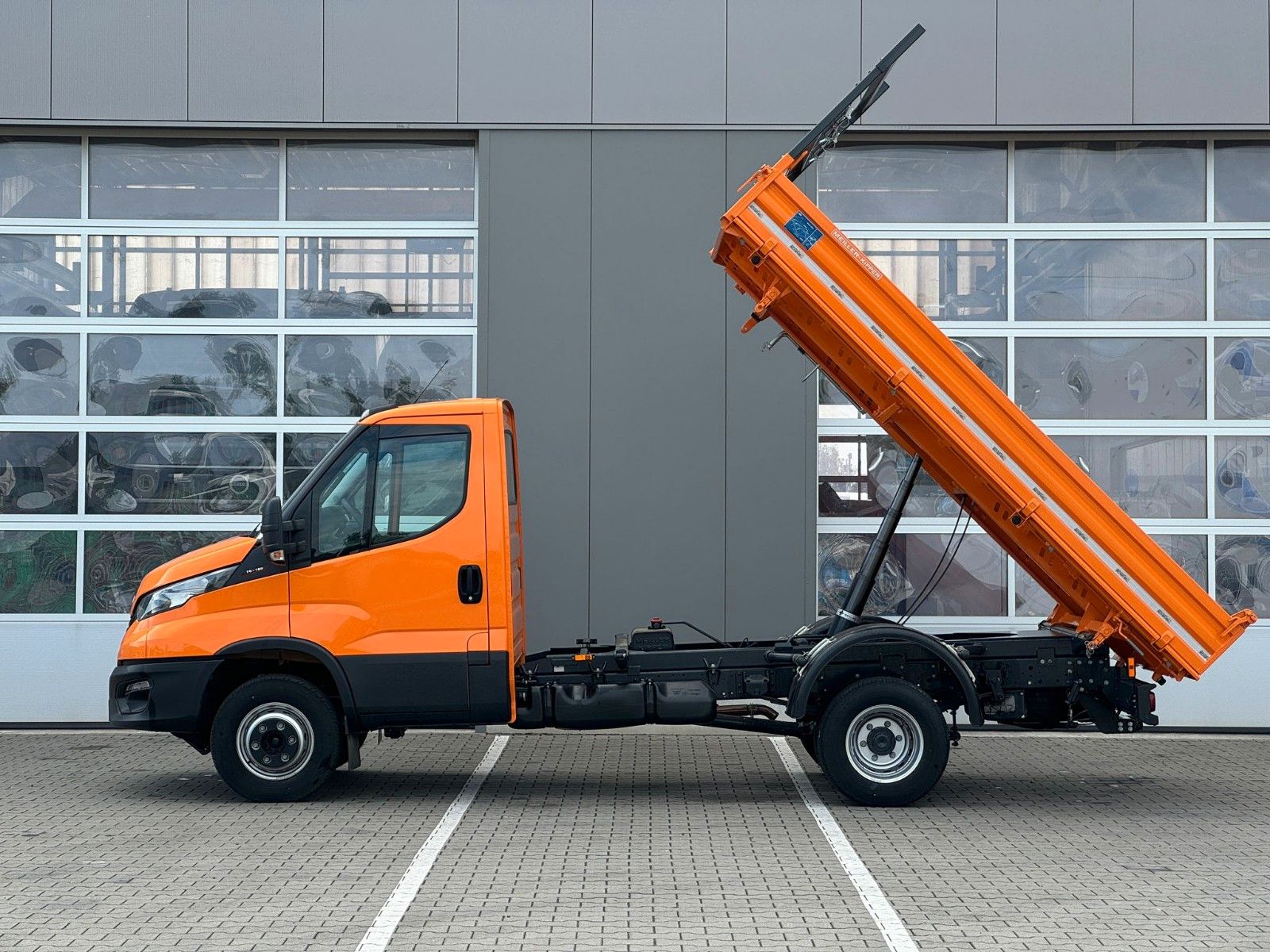 Fahrzeugabbildung Iveco Daily 70C18 MEILLER Kipper Nutzlast 3.610 Kg