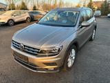 Volkswagen Tiguan Highline BMT/Start-Stopp - mit Diesel-Antrieb: Beige, Head-Up Display