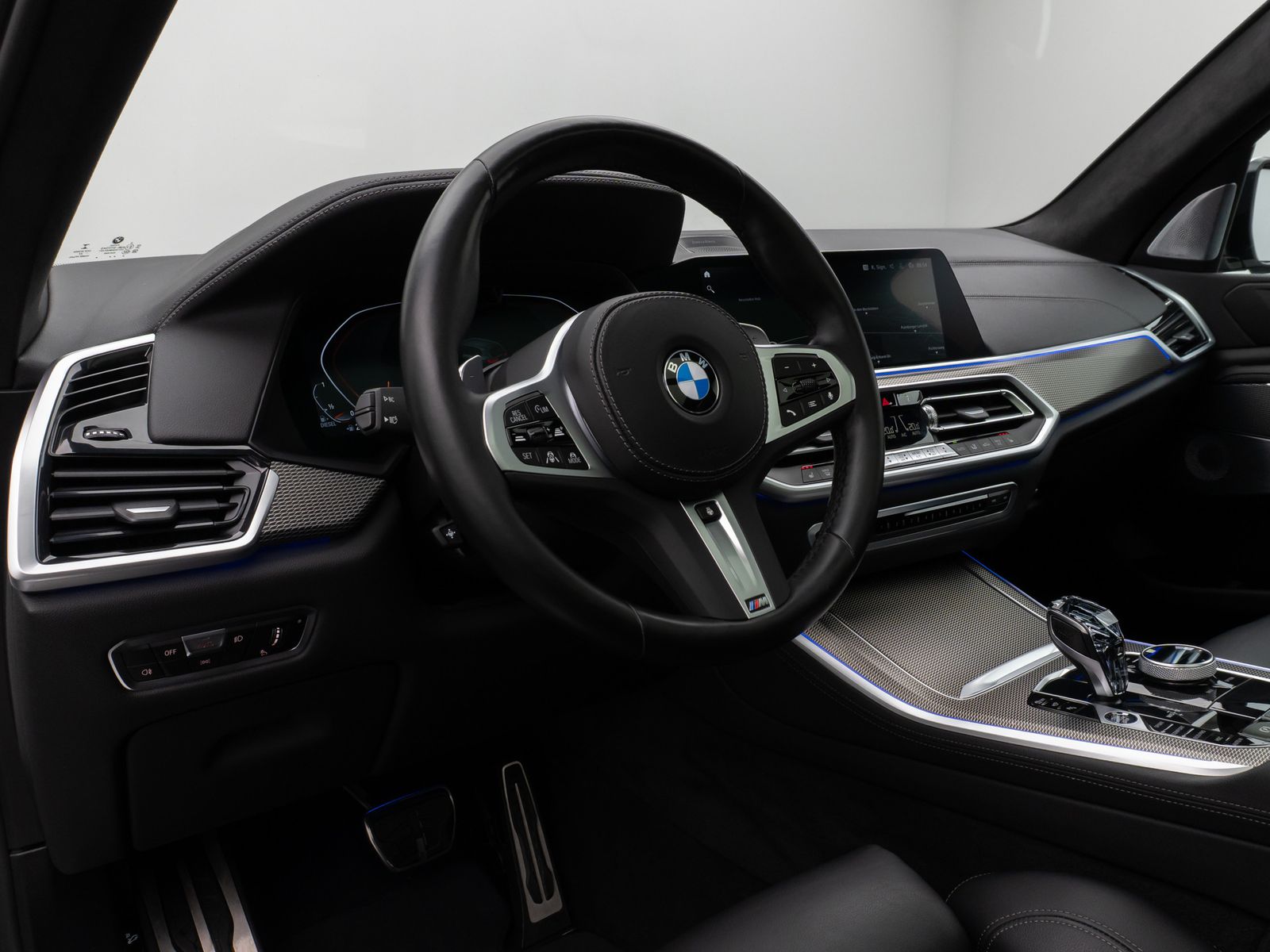 Fahrzeugabbildung BMW X5 xD40d M Sport Panorama Laser 360°HUD DAB B&W