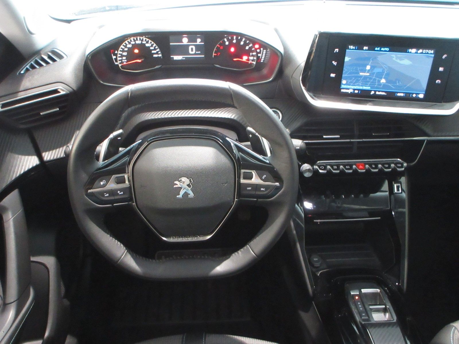 Fahrzeugabbildung Peugeot 2008 Allure 1.2T LED/NAVI/PDC/R´CAM/ALU