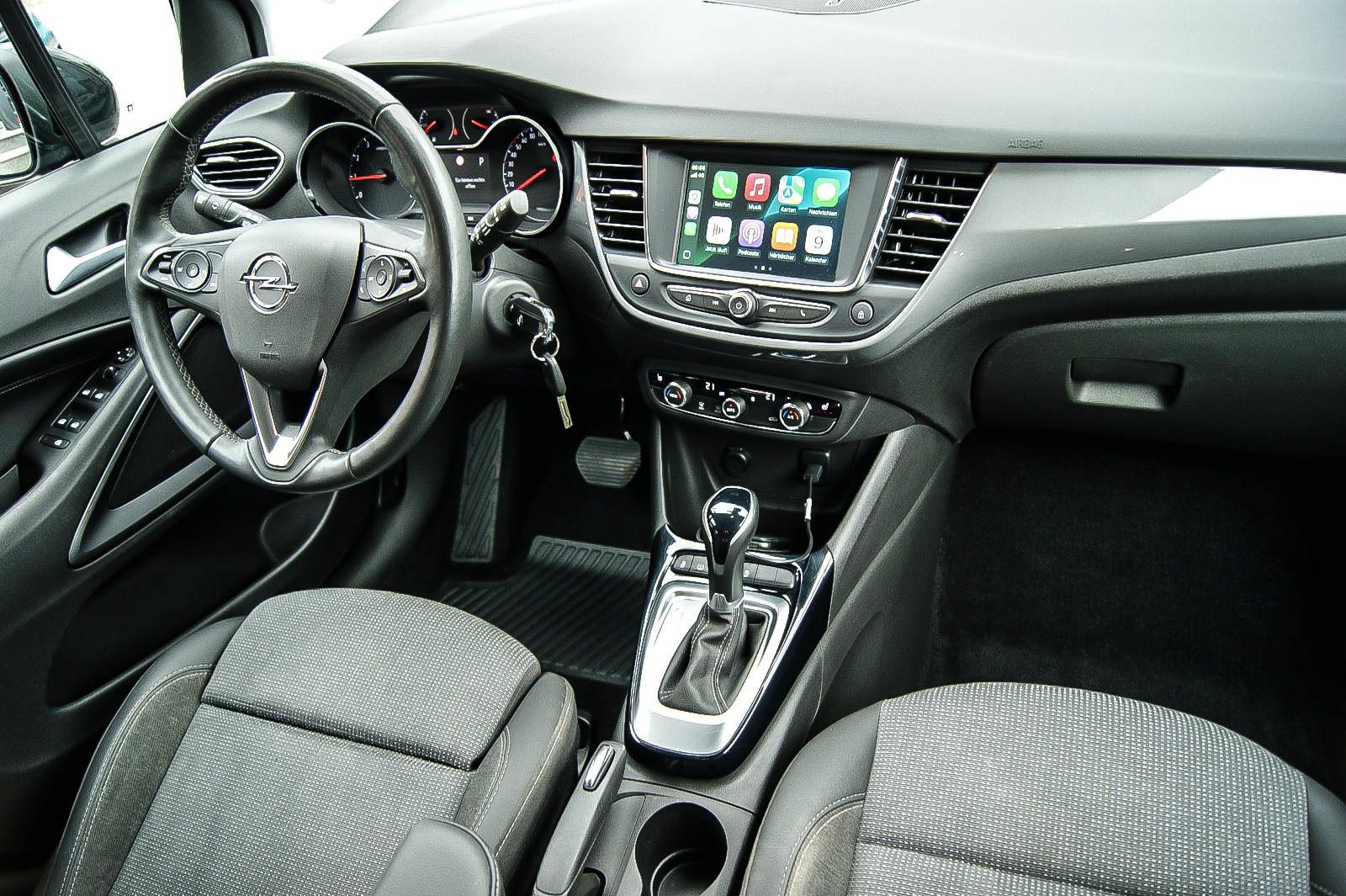 Fahrzeugabbildung Opel Crossland X 1.2 Elegance Automatik LED SIHZG LRH