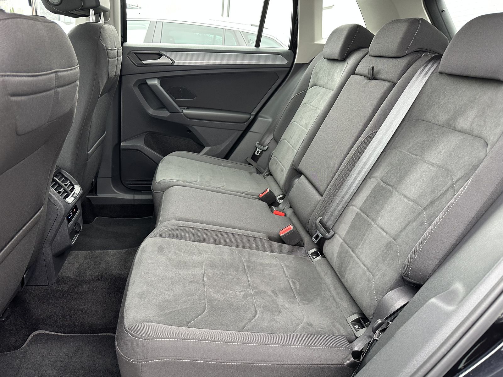 Fahrzeugabbildung Volkswagen Tiguan 2.0 TDI Life NAV+LED+KAMERA+DIGDISPLAY+PP