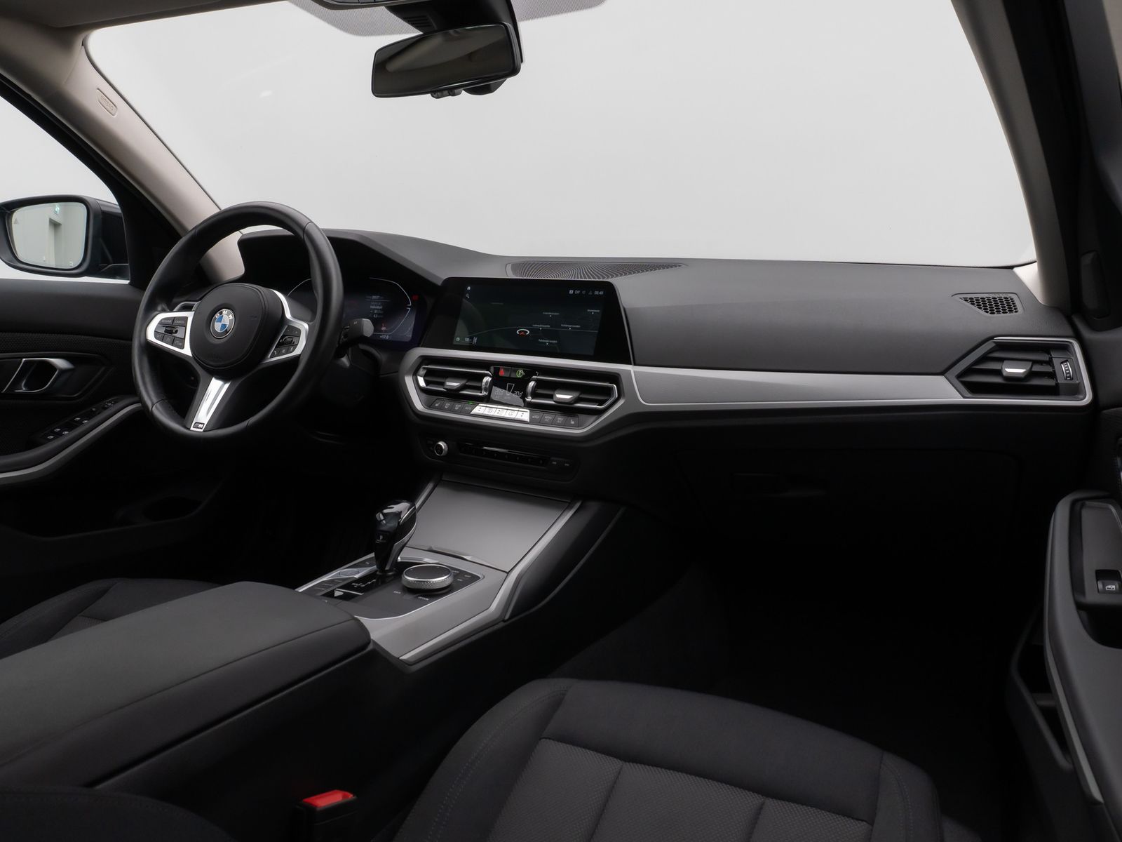 Fahrzeugabbildung BMW 320d Laser HUD DAB HiFi Komfort M Sport Alarm