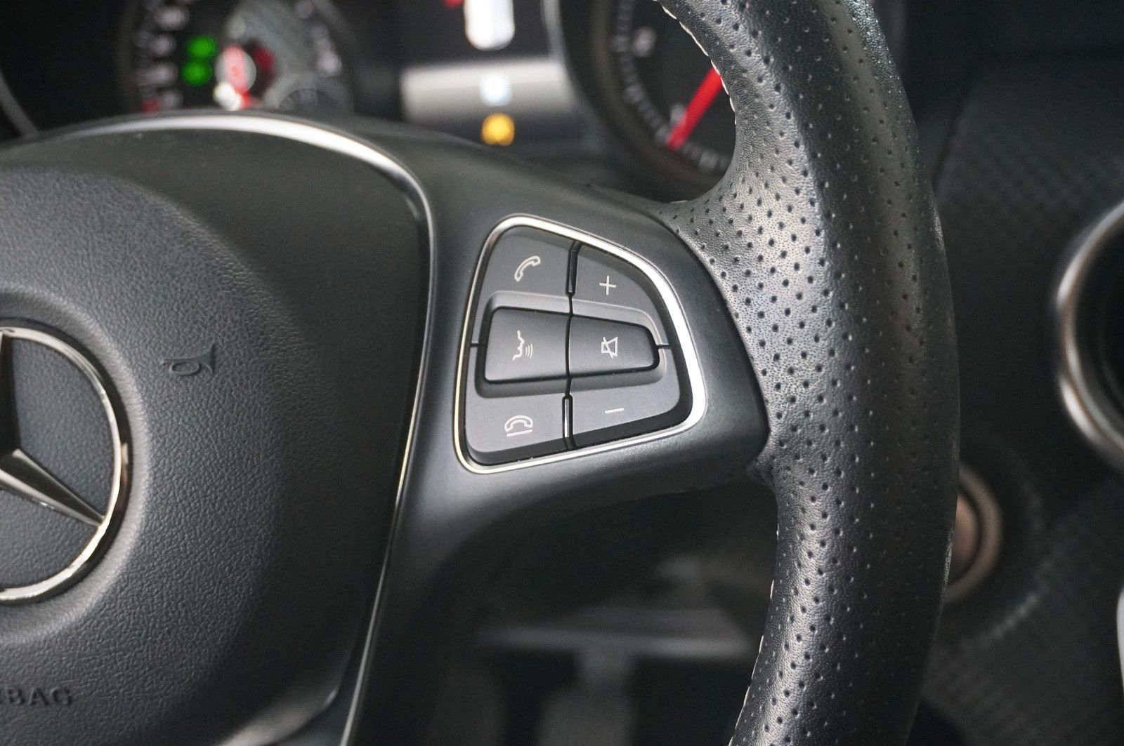 Fahrzeugabbildung Mercedes-Benz A 180D CDI URBAN NAVI/SHZ/PDC/TEMP./SPORT/USB